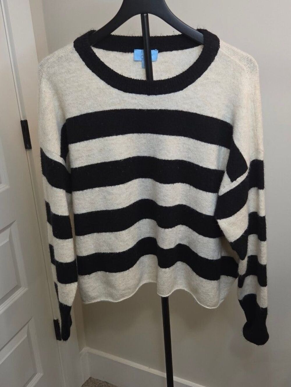 SOLD!!! SOLD!!! CeCe Black and White Striped Lightweight Pullover Sweater sz L